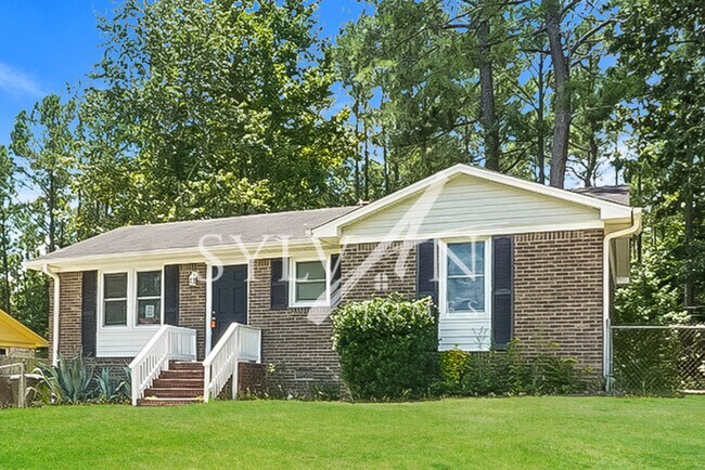 Building Photo - This charming brick home is ready for your...