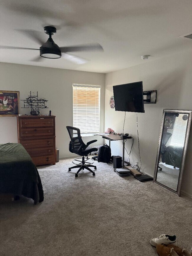 Foto del edificio - 1306 Sunflower Ln