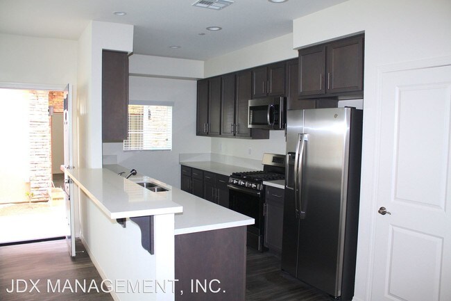 Foto del edificio - 8123-8137 Cascio Ct