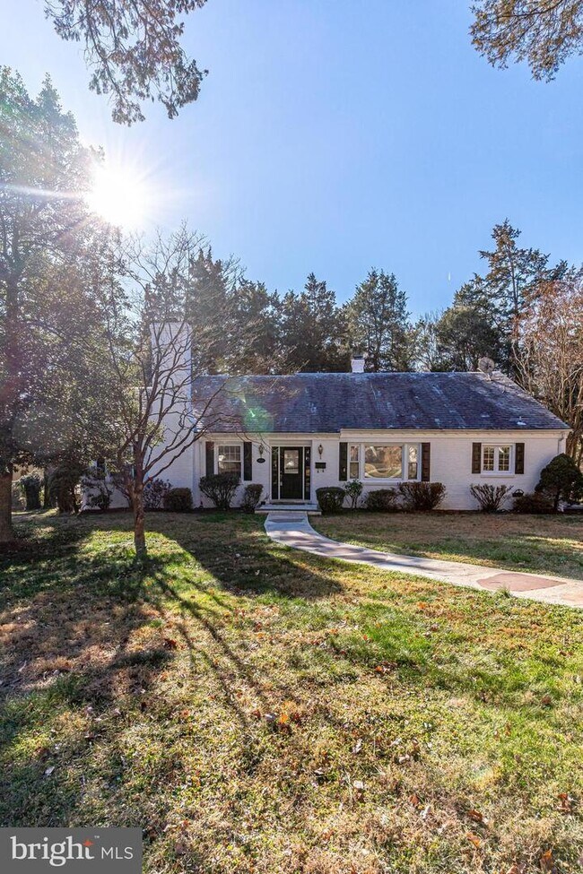 Building Photo - 6021 Lebanon Dr