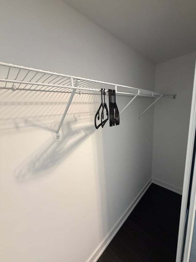 Building Photo - Premium Deluxe Room ? St Patrick St & Dundas St W