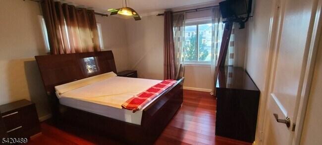 Foto del edificio - 5 Tower Rd