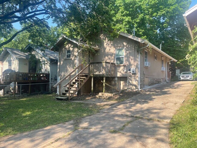 Building Photo - Available Now, 2 Bed 1 Bath Home off 71 HWY