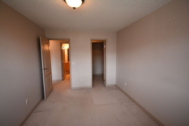 Photo du bâtiment - 0 Bed 0 Bath Unit in Calgary, AB