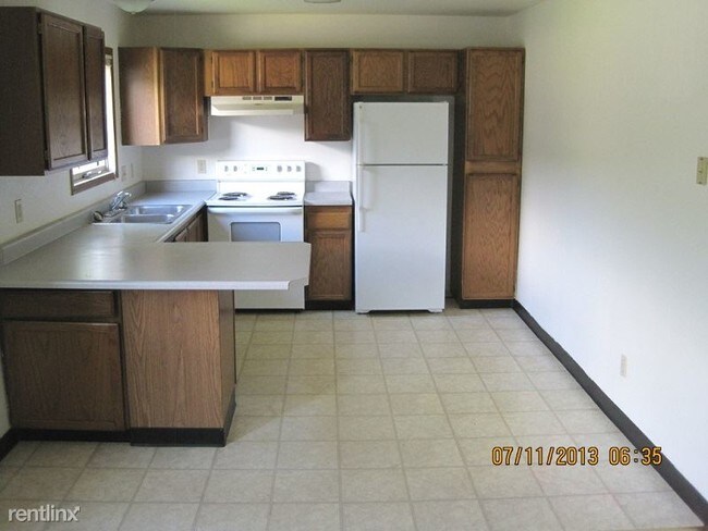 Building Photo - 3 br, 1 bath Apartment - Fishhook Apartments