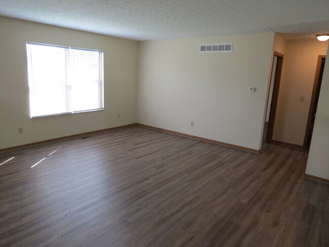 Building Photo - 1271 Caravel Dr