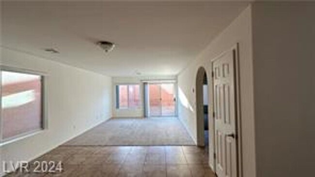 Building Photo - BEAUTIFUL HOME WITH GRANITE COUNTERS