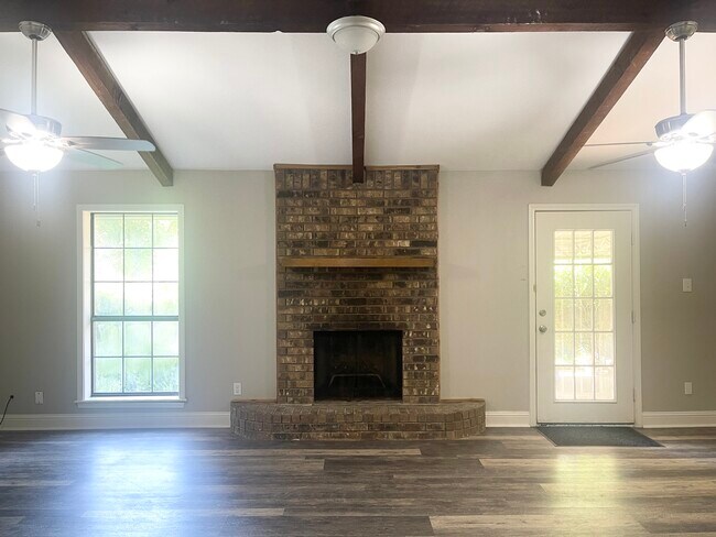 Building Photo - 114 S Meadow Ln