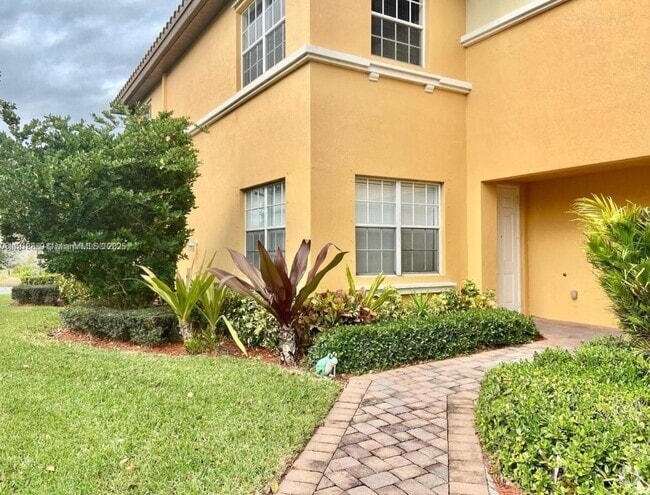 Building Photo - 8231 NW 127th Ln
