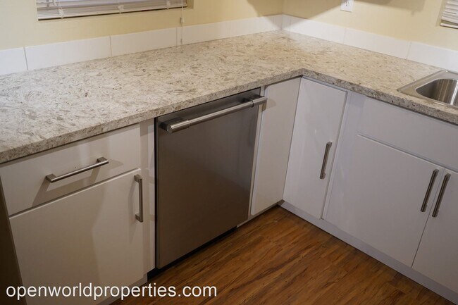 Building Photo - 3 br, 1 bath House - 4643 Tulip Avenue