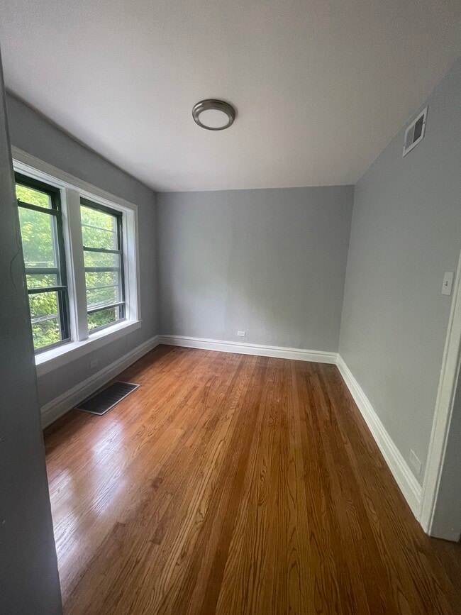 Building Photo - 7327 N Honore St