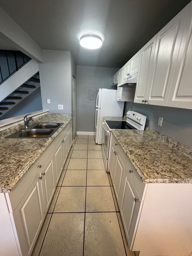 Primary Photo - 2 br, 1 bath House - 824 E TIFFANY DR #2