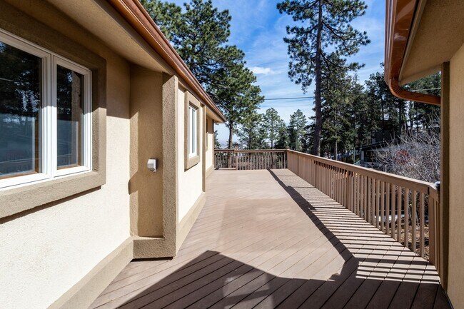 Building Photo - Charming 4-Bed, 3-Bath Ranch-Style Retreat...