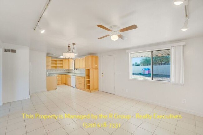 Building Photo - PENDING / RENTED