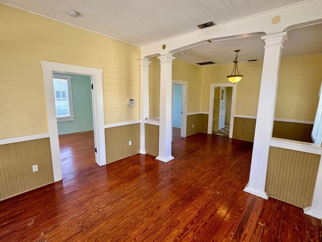 Building Photo - Historic 3/1 Located in The Heart of Ybor ...