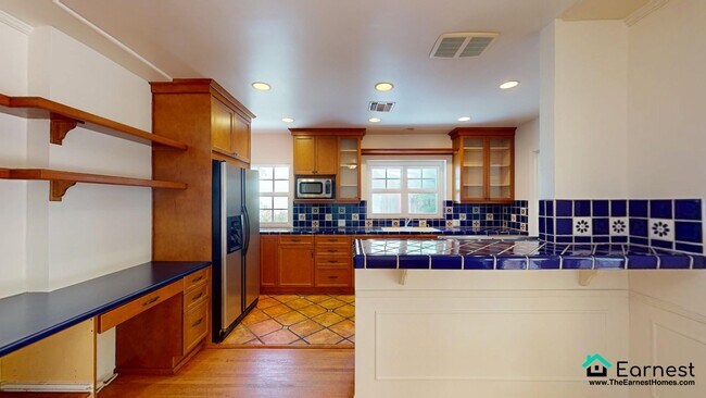 Foto del edificio - Beautifully Located 2-Bed Home in the Hear...