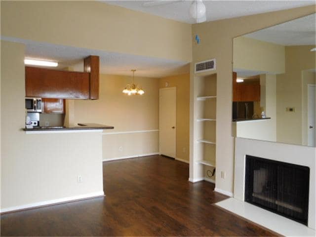 Primary Photo - 2121 Hepburn St