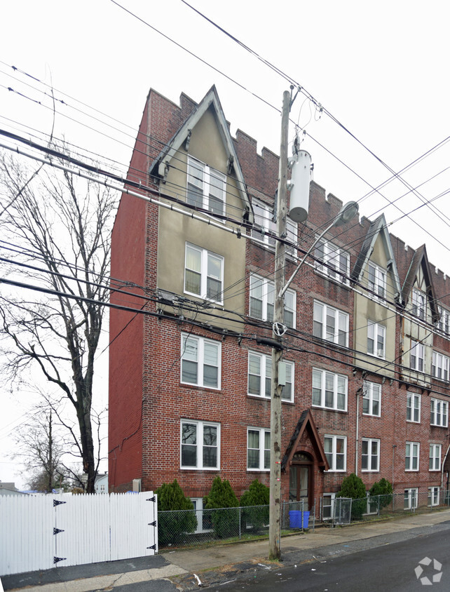 Building Photo - Maple Arms Apartments