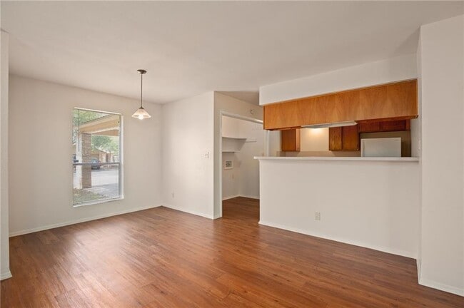 Building Photo - 12809 Copper Cliff Ave