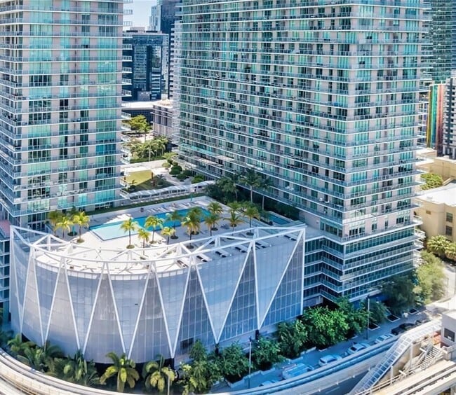 Building Photo - 1111 SW 1st Ave