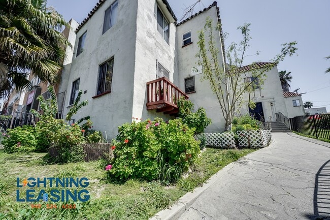 Building Photo - 402 N Coronado St