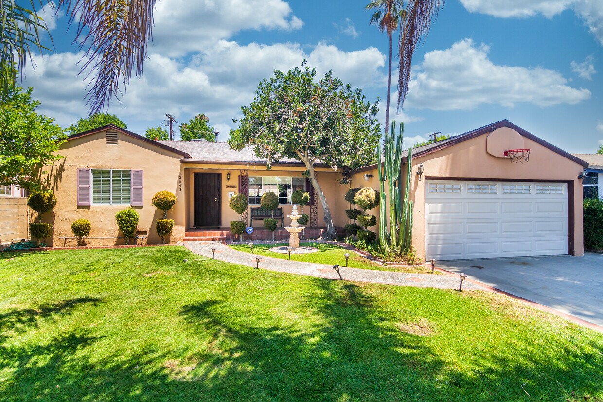 Primary Photo - 12643 Emelita St