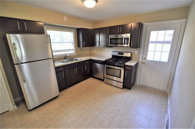 Building Photo - 4N157 7th Ave