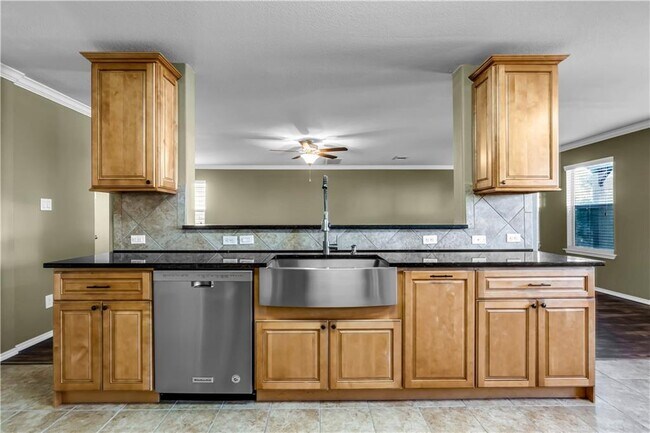 Building Photo - 145 Housefinch Loop