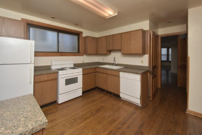 Building Photo - 1246 W Diversey Pky