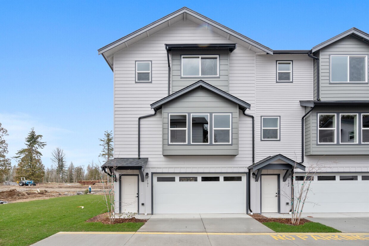 2796 Shore Pine Place Unit 104, Blaine, WA 98230 Apartment for Rent