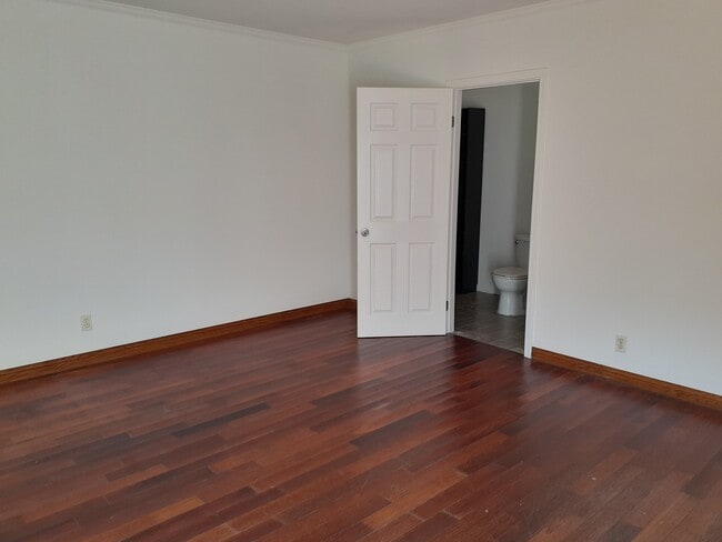 Building Photo - 1109 S Rimpau Blvd