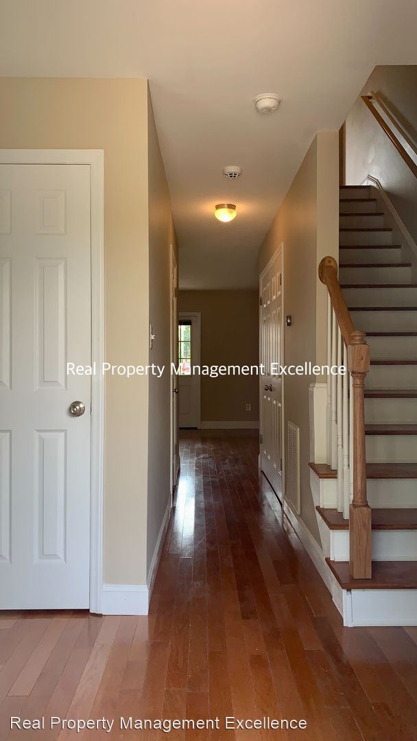 Foto del edificio - 3 br, 2.5 bath House - 102 Hyde Park Circle