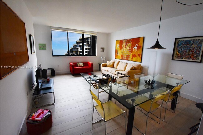 Building Photo - 540 Brickell Key Dr