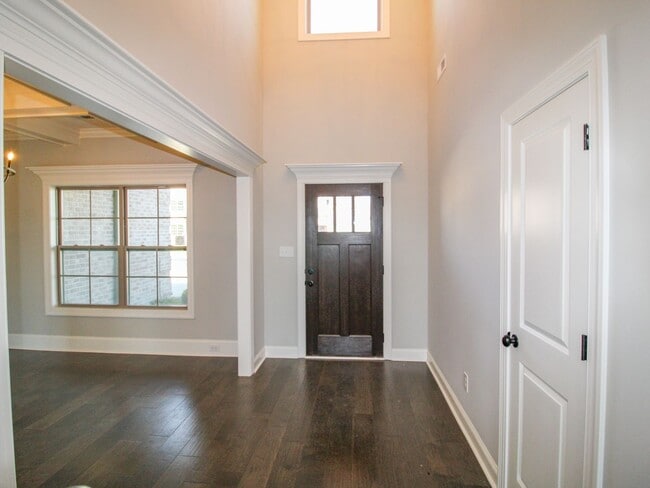 Building Photo - Charming full brick home in Whispering Pin...