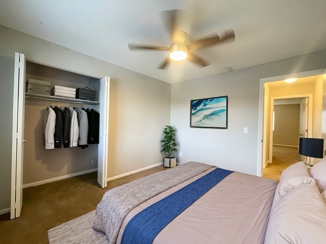 Building Photo - 6855 Delmonico Dr