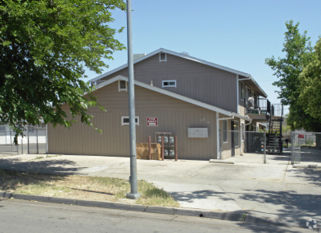 Building Photo - 117 E 12th St