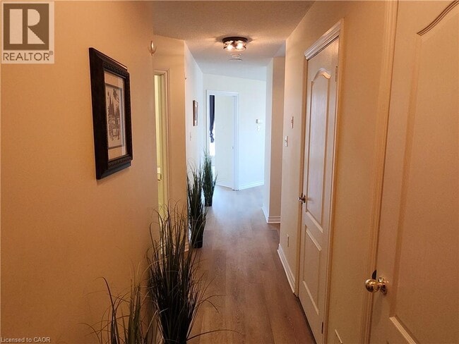 Building Photo - 135 James St S