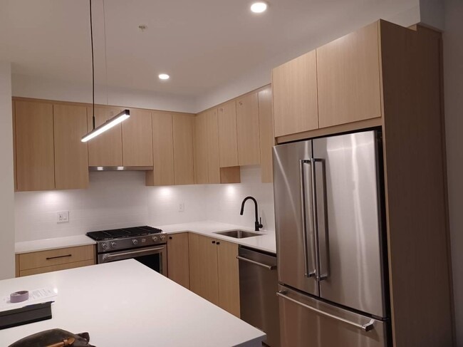 Building Photo - 2771 Montrose Ave