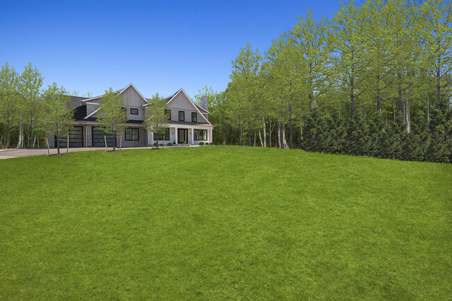 Building Photo - 136 Clay Pit Rd