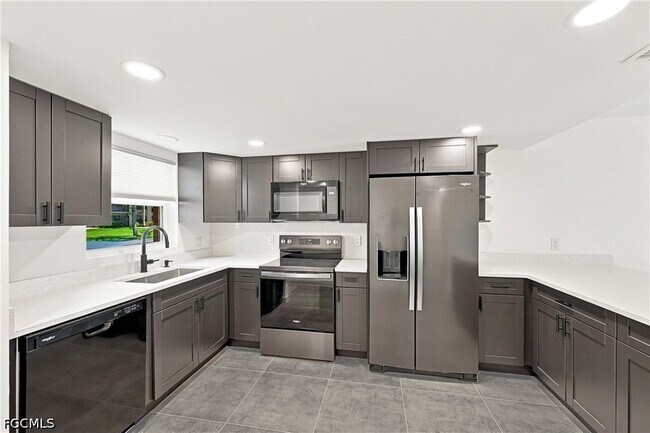 Foto del edificio - 16881 Davis Rd