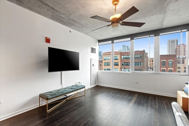 Foto del edificio - 659 W Randolph St