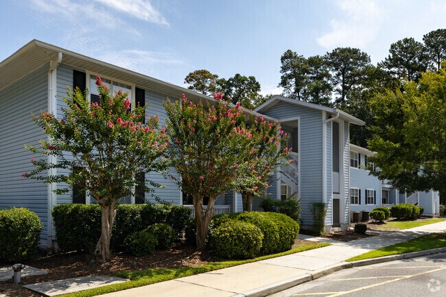 Building Photo - Plantation Oaks Apartments