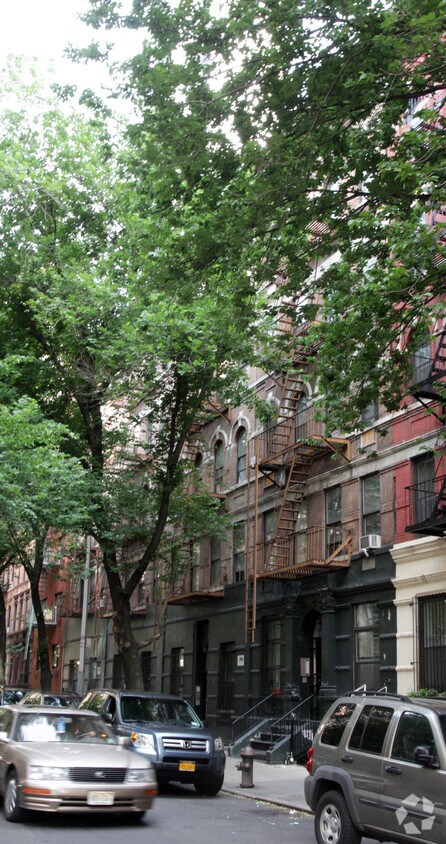 Building Photo - 327 E 92nd St