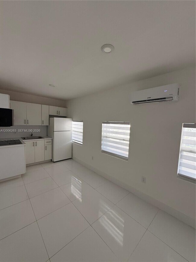 Foto del edificio - 6716 NW 6th Ave