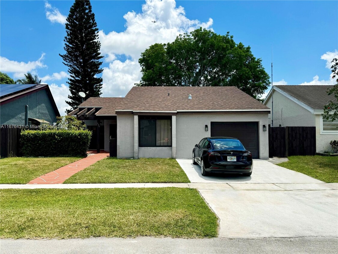 Foto principal - 530 SW 167th Ave