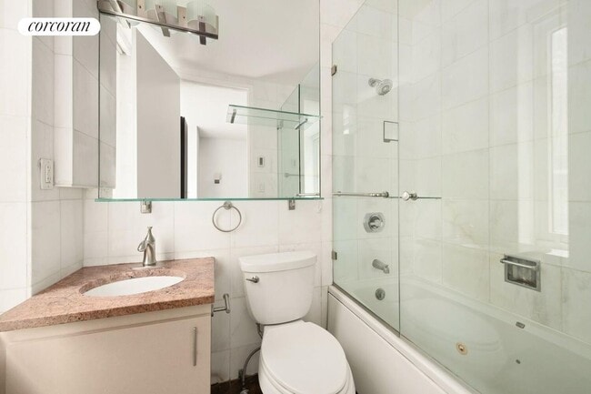 Foto del edificio - 161 W 61st St
