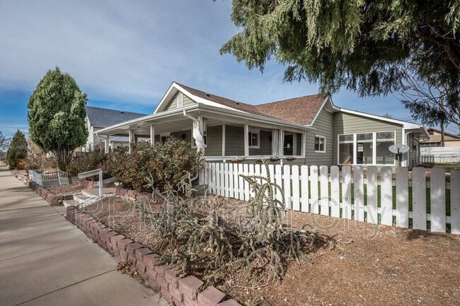 Building Photo - 903 W 15th St