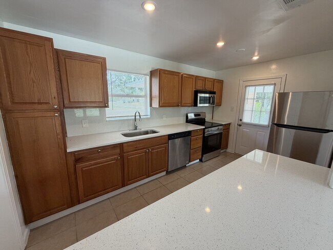 Building Photo - 2 Bed/1 Bath
