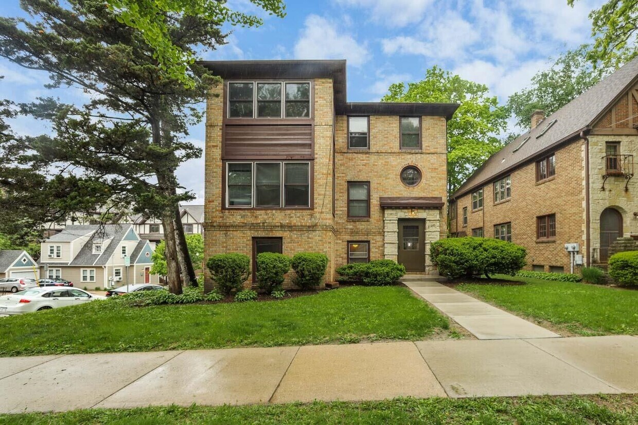 Foto principal - 2140 Kendall Avenue