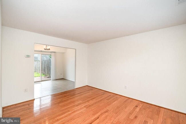 Building Photo - 7624 Wedgewood Dr